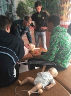 И пожар потушить, и повязку наложить