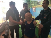 И пожар потушить, и повязку наложить